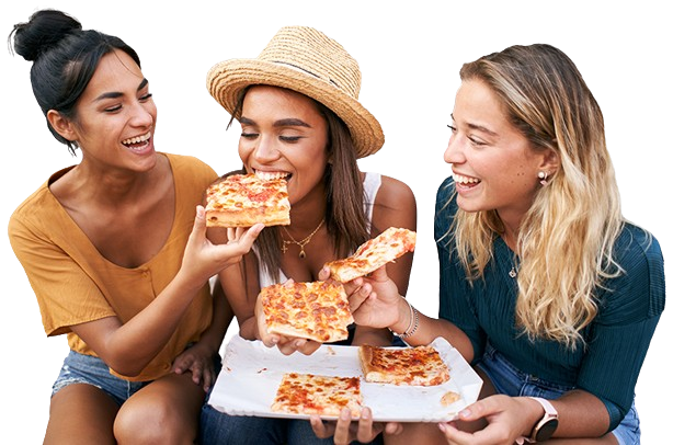 Trois jeunes filles souriantes dégustant des pizzas My Pizz.